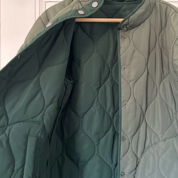summersalt Quilted Olive Green/Hunter Reversible Snap-Front Jacket - Picture 4 of 5
